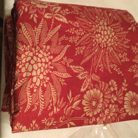 Duvet Cover 2 shams. King duvet with 1 king and 1 standard size sham. RH - Picture 2 of 7